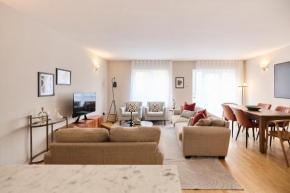 The Wray Crescent Hideout - Stylish 4BDR with Parking
